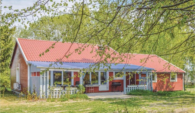 Nice Home In Färentunna
