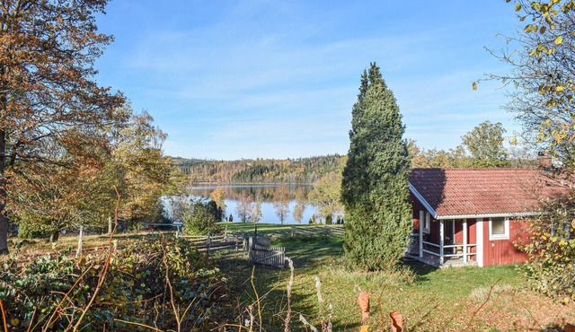 Nice home in Lammhult with lake view