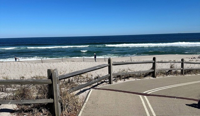 Normandy Beach 5BR Private Beach Access Dual-Unit Home for Multi-Family Stay