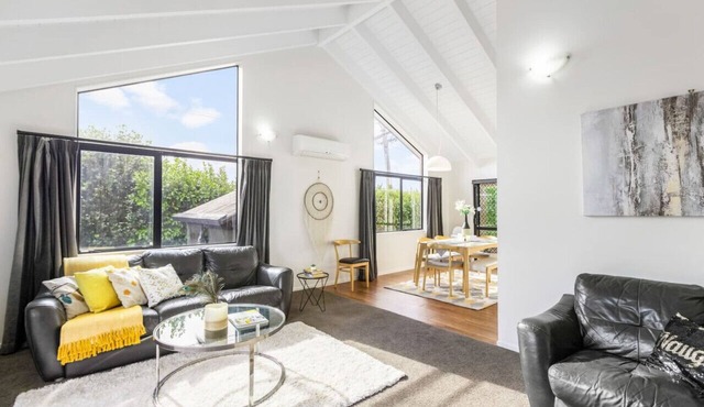 Oasis Ode Retreat with pool, spa and trampoline