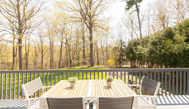 Oasis on a Ravine Forest with Yoga Room