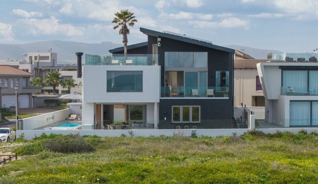 Ocean 9 - Beachfront Lodge