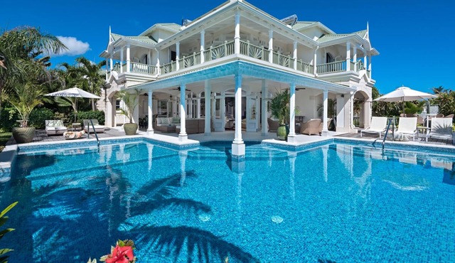Oceanfront Paradise with Pool - Hector's House