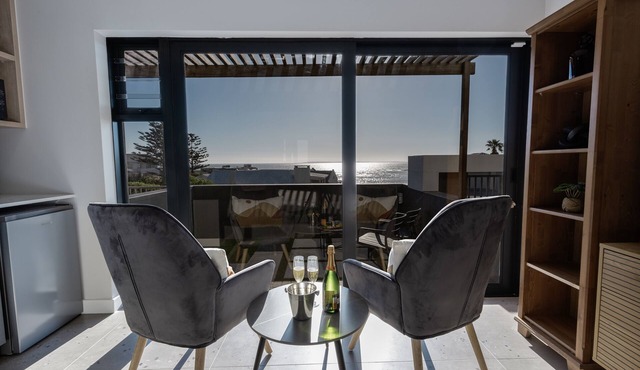 Oceanscape Studio, Blouberg by HMH