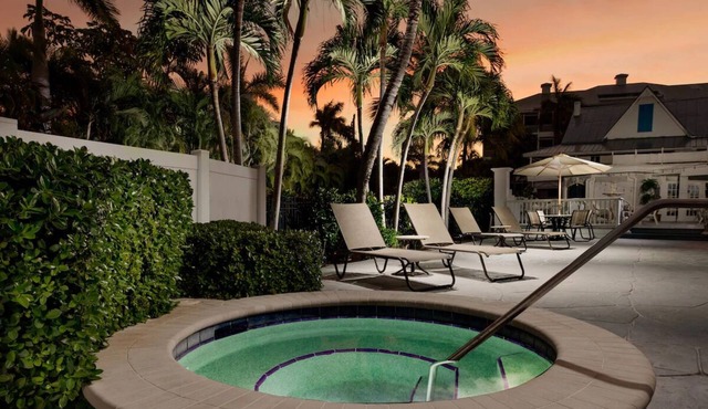 Olde Marco Island Inn, Deluxe Water View 2BR Suite w/Kitchen & Lanai