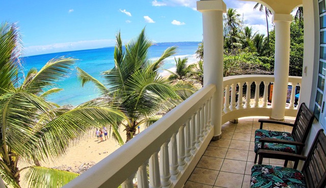 On Ocean&Sandy Beach-Private access to beach! Air conditioned. Standby Generator