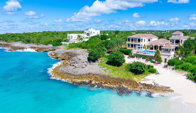 ON THE BEACH Luxury Villa & Beach House, Sleeps 20, Pools, Hot-tubs, Fire-pits…