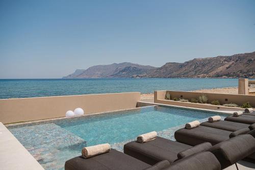 Onora Villa - Steps from the Sea by etouri