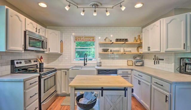 Owls Nest Hideaway Less Than 15 Mi to Asheville!