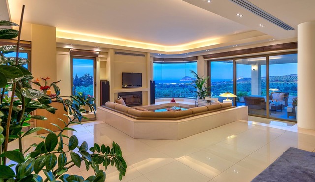 Panoramic sea views, 3 km from Platanias beach, heated pool & gym!