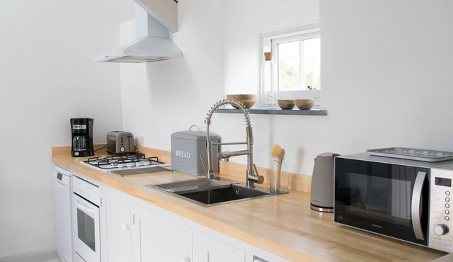 Peaceful rural retreat - w/Parking - close to Mousehole Beaches & Restaurants