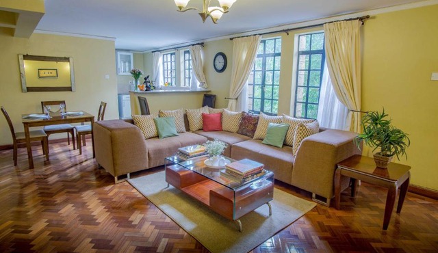 Peaceful, Spacious, Open-plan 2br apartment set in mature garden