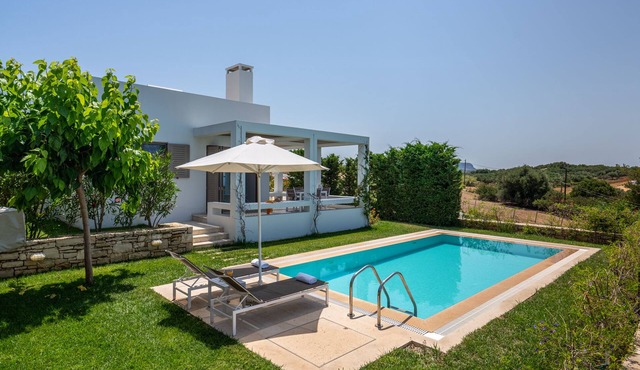 Perfect for couples, privacy &relaxation in luxury, private pool & seaview