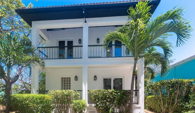 Perfect location overlooking the ocean in West End