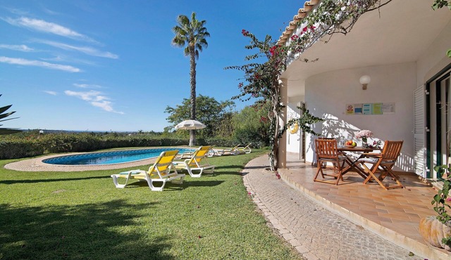 Pet-friendly Casa do Barrocal with Pool & Wi-Fi