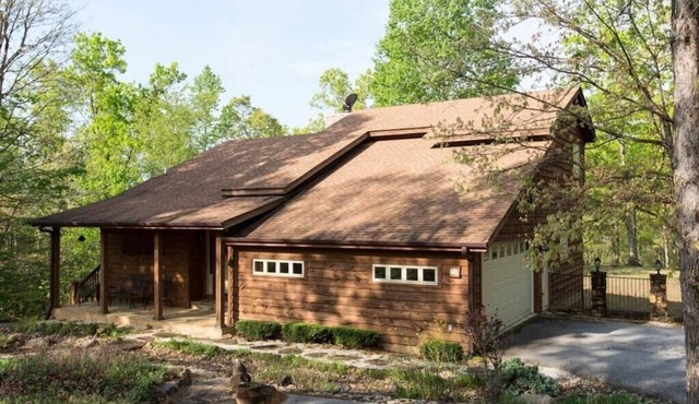Pet Friendly, Fireplace, Fire Pit, 1/2 mile from Lake Adger - Shelton's Way