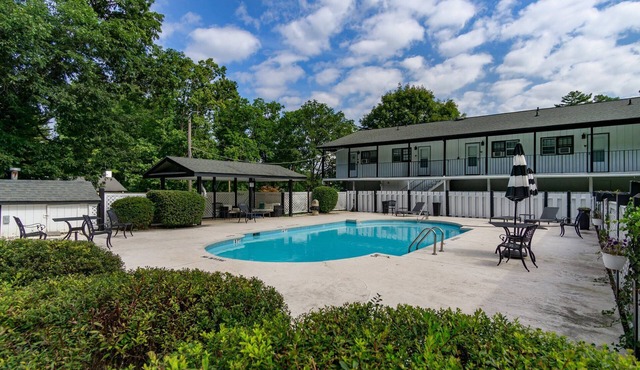 Pet-Friendly Lakefront Studio – Canoes, Pool, Tennis, and Resort Perks at Historic Mill House Lodge!