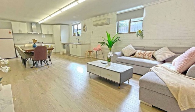 Pet Friendly Ringwood 3BR House FREE Parking Netflix