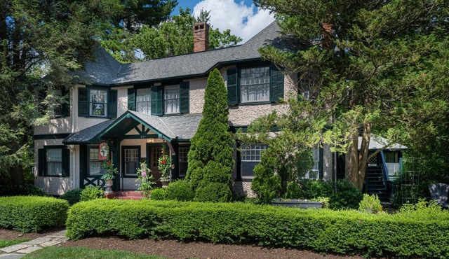 Pinecrest Bed & Breakfast
