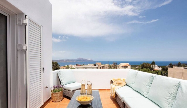 Plaka Modern apartment with a shared Pool