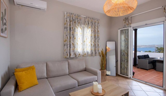Plaka Paradise apartment with a shared pool