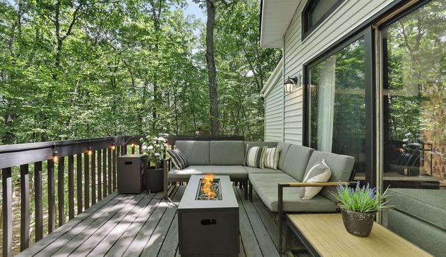 Poconos Chatham Continental - Hot Tub & Fire Pit!