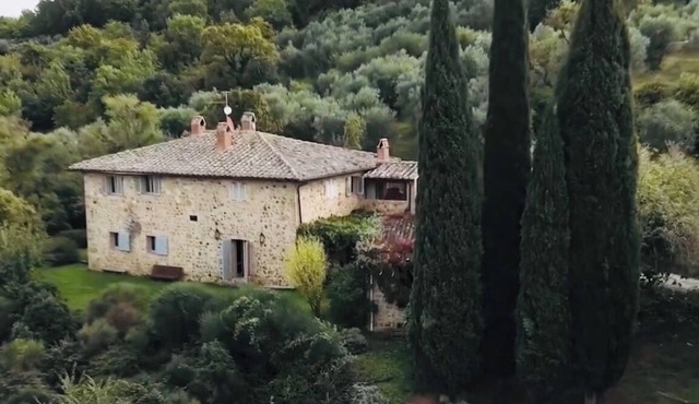 Podere Fontebernardi, authentic Tuscan farmhouse overlooking Pienza.