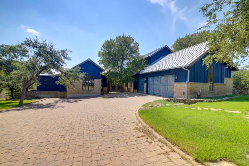 Pool & Covered Patios: Sprawling Austin Estate!