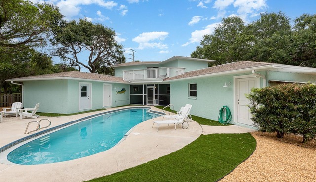 Pool home > 1/2 miles to beach 1 mile to Port Watch Rockets take off and land