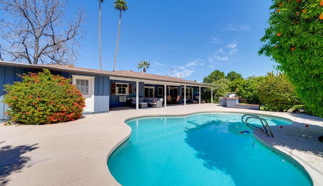 Pool & Outdoor Kitchen: Home 10 Mi to Dtwn Phoenix