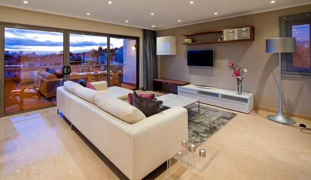 Premier nº 35 - Modern Two Bedroom Apartment with Sea Views