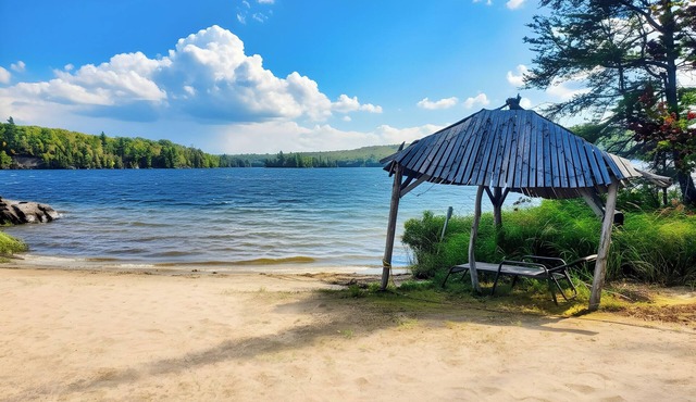 Private Beach Lake Cottage!
