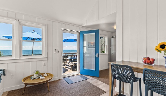 Private Beachfront Cottage for 2—Spacious Deck on the Water, Breathtaking Views!