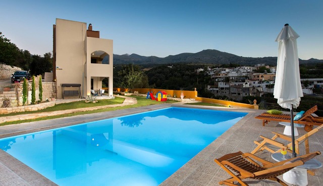 Private Cretan hilltop retreat experience!