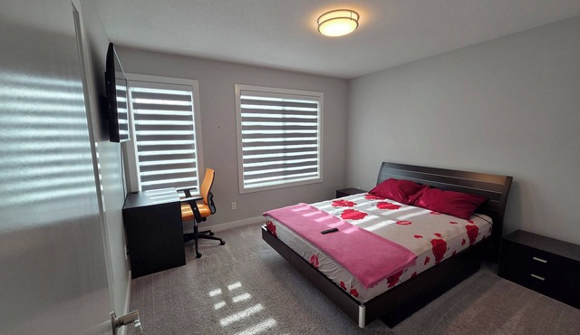 Private Executive Suite| Ensuite, Walk-In Closet | Central AC | Near Airport