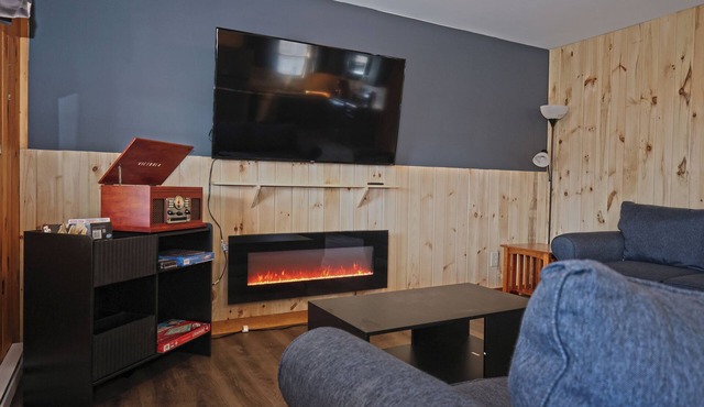 Private Hot tub Modern house Near Ski resorts and Catskill