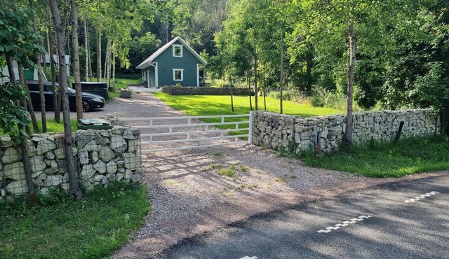 Private Sauna & Hot Tub Retreat near Omberg