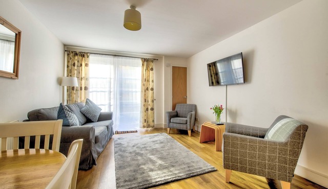 Quiet but close to City Centre. Free parking & 2 bathrooms (one newly replaced)