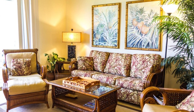 Quiet Top-floor Penthouse with Golf Course views, 2BR/2BA+Loft, Sleeps 6