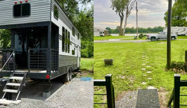 Riverfront Tiny Home 3 bed w/ Firepit and a View!