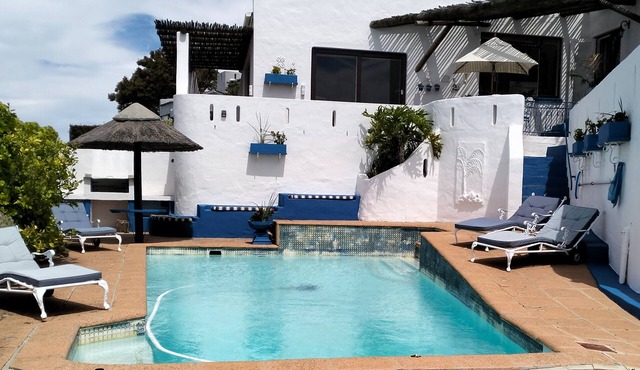 Rocky Beach Self Catering Home Simon's Town. Panoramic sea views of False Bay.