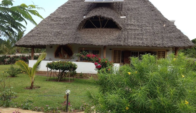 Romantic Villa Cheetah in Marula Park with cook 4 min from the beach