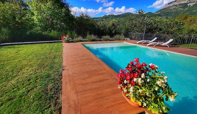 Rosalba, Private solar heated pool, walk restaurants, romantic, mountain views.