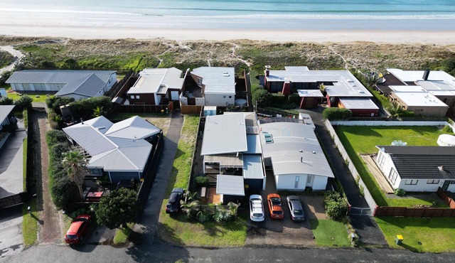 Ruby Bach, Almost Beachfront Omaha, Matakana Coast