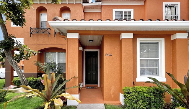 Rumi Vacation Stays- Just 2 miles from Disney .