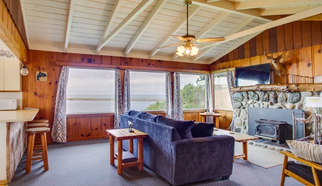 Rustic Coastal Smith River Cottage w/Ocean Views!