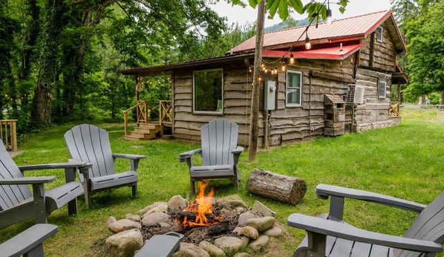 Rustic Riverfront Cabin on the Pigeon River - Mountain Views & Peaceful Retreat