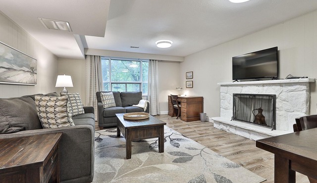 Sanctuary on private ravine, large luxurious space