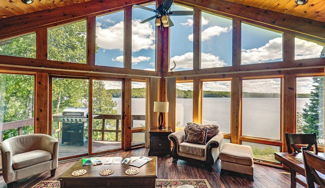 Sauna & Pool Table: Family Home on Lake Chicagon