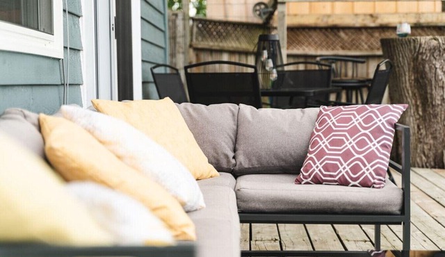Scenic Waterfront Cottage Retreat - Firepit & BBQ